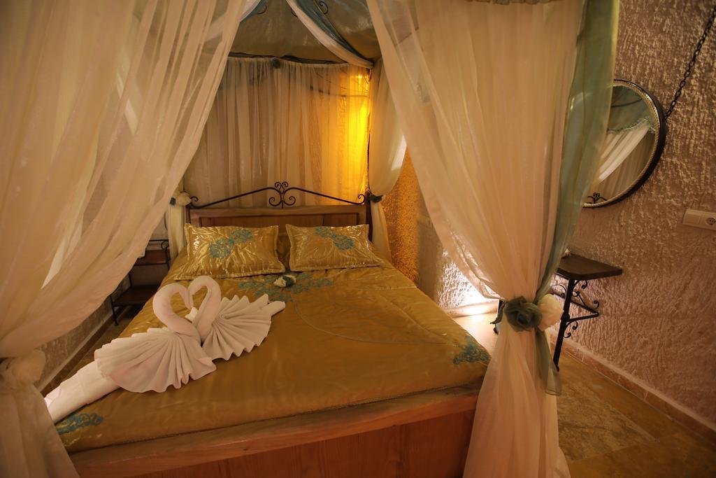 Hotel Lalesaray Ючхисар Екстериор снимка
