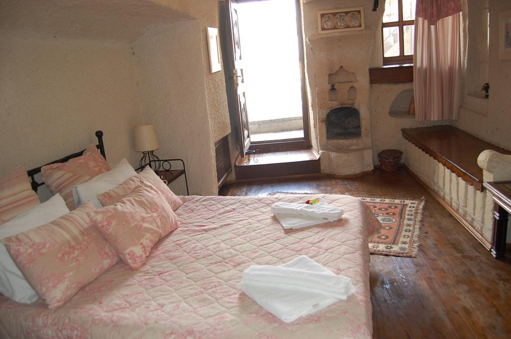 Hotel Lalesaray Ючхисар Екстериор снимка
